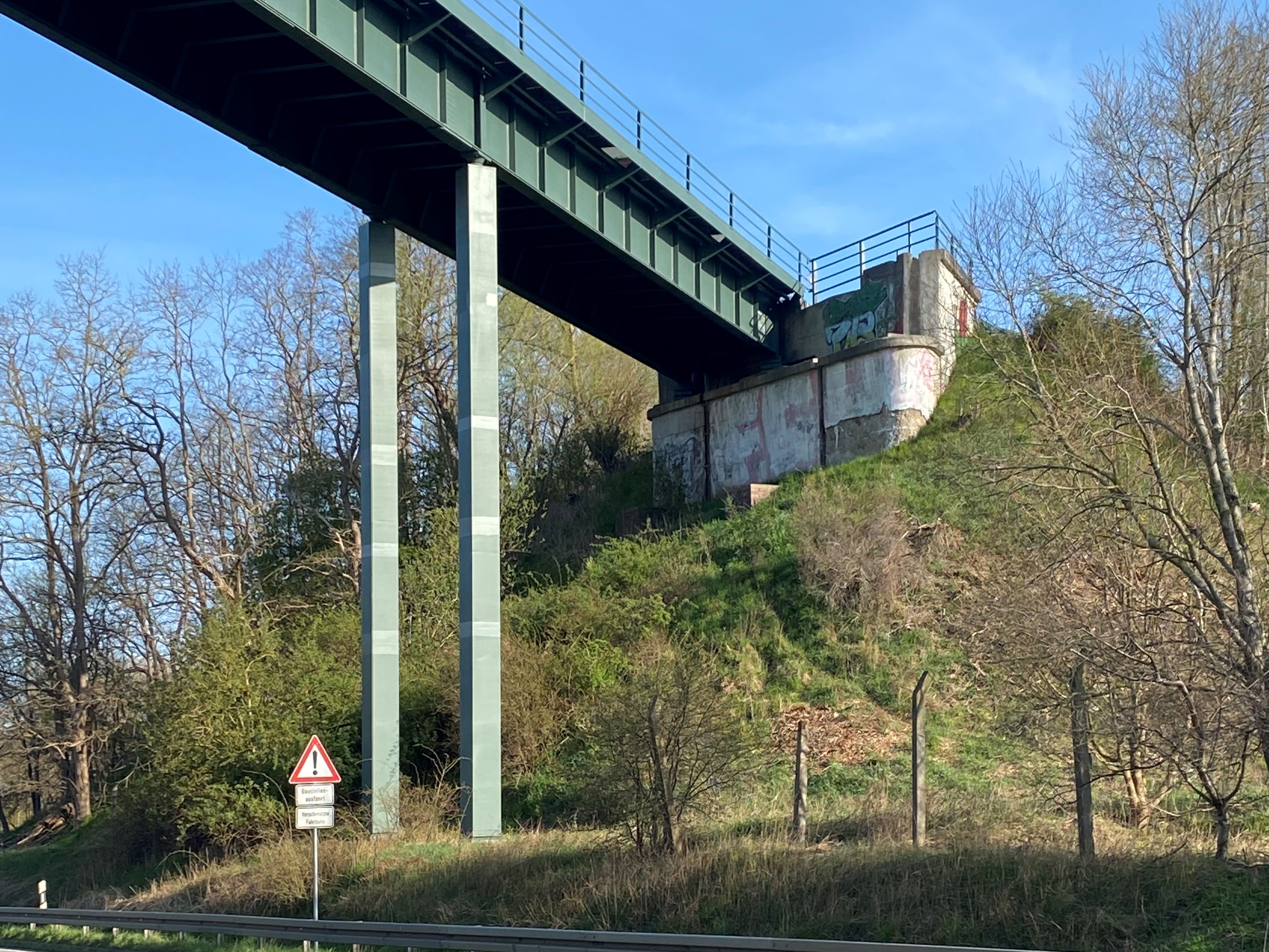 Instandsetzungsarbeiten Widerlager Eisenbahnüberführung Kessin bei Rostock