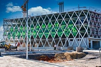 Foto von einem Parkhaus und einer Baustelle