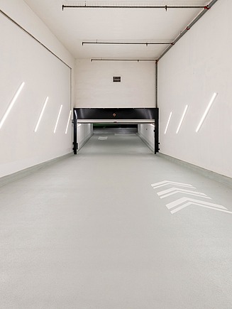 Foto einer Einfahrtsrampe in der Tiefgarage