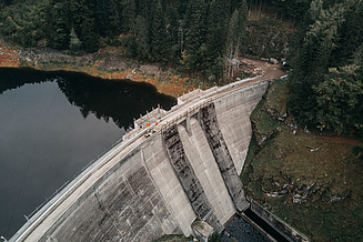 Foto des Staudammes von oben