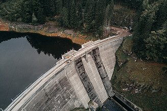 Foto des Staudammes von oben