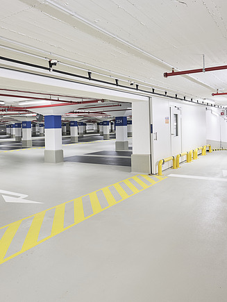 Foto einer sanierten Tiefgarage mit dazugehörender Einfahrt