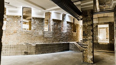 Fundamentsanierung in der Baudenkmalpflege Foto eines Fundaments mit Säulen