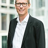 Kaufmännischer Direktionsleiter Foto von einer Person mit Brille