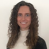 Foto von einer Frau mit weißem Oberteil