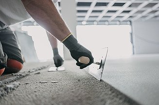 Terrazzo Boden einer Produktionshalle Foto einer Kelle und eines Bodens
